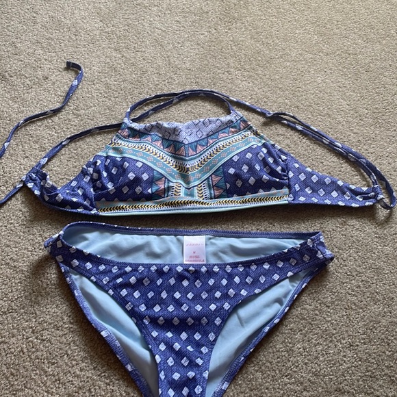 Bikini - Picture 1 of 2